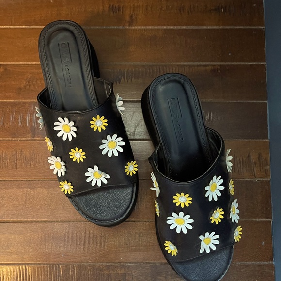 Retro Daisy Black Platform Shoes - Picture 1 of 6